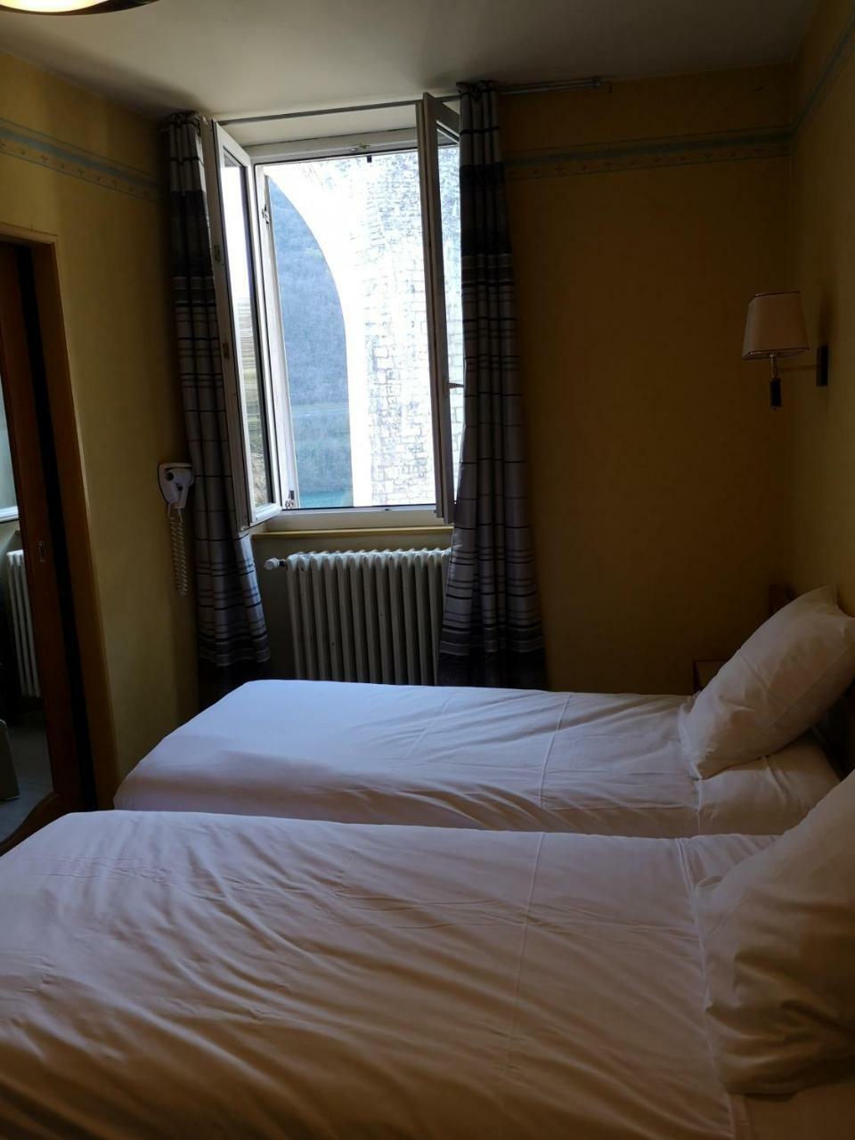 Hotel Rome Saint-Nazaire-en-Royans Exterior foto